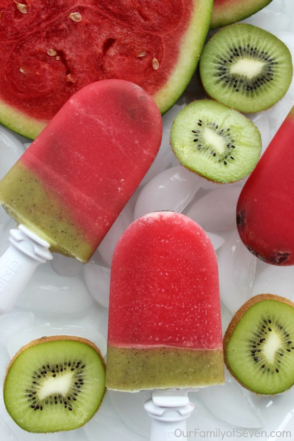 Watermelon Kiwi Popsicles- Natural and refreshing summer treat. Tastes incredible and perfect for summer bbq treats.