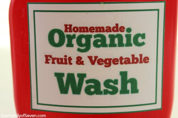 Organic Fruit and Vegetable Wash and Spray- Super simple to make at home with just 2 ingredients. Plus you can print a FREE front & back label.