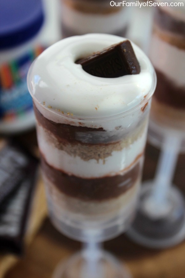 S'More Push Pops-- Super simple fun s'more treat for summer. Great for your bbq's.