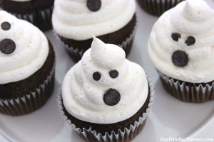 Marshmallow Ghost Cupcakes - OurFamilyofSeven.com