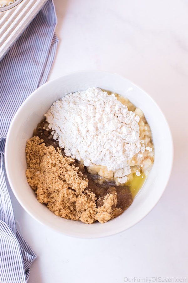 Streusel topping in bowl